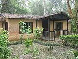 遊客住在不同的小屋，我的小屋內有四間房間。.jpg