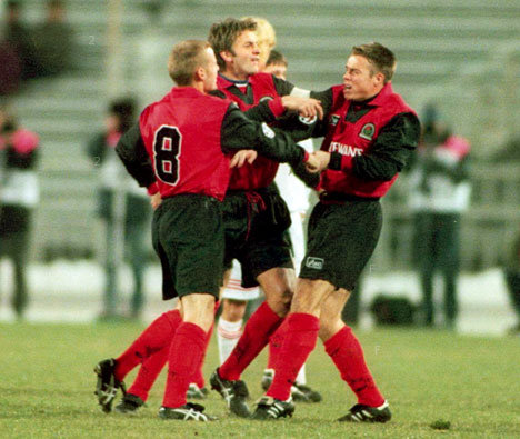 David Batty and Graeme le Saux fight in Moscow.jpg