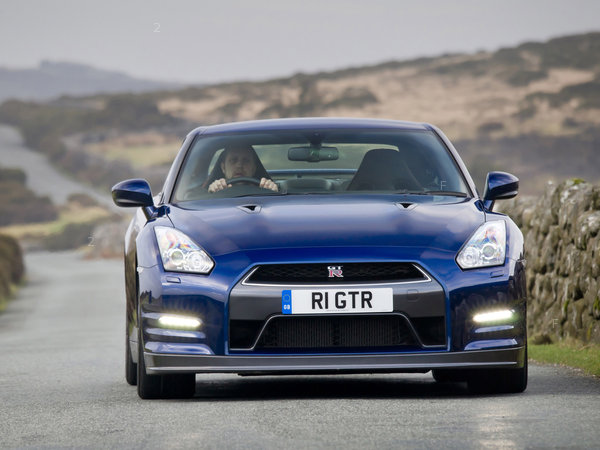 nissan_gtr-uk-2010_r12_jpg.jpg