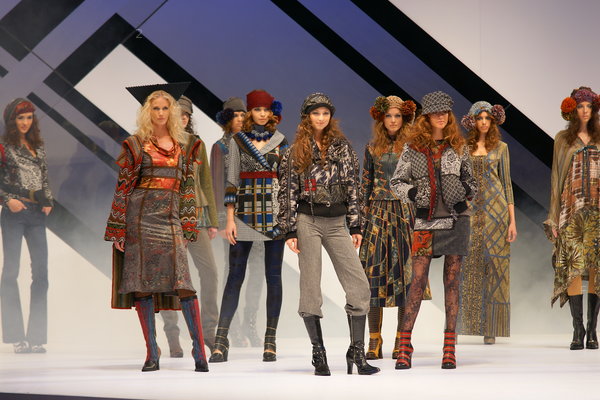 HKFW2010-D2M2_002.jpg