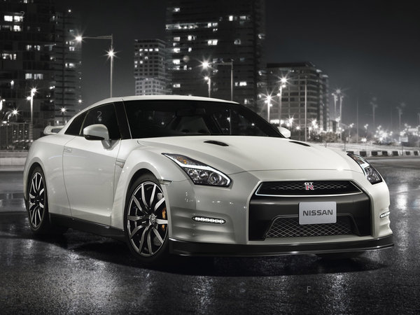 nissan_gt-r-2014_r11_jpg.jpg