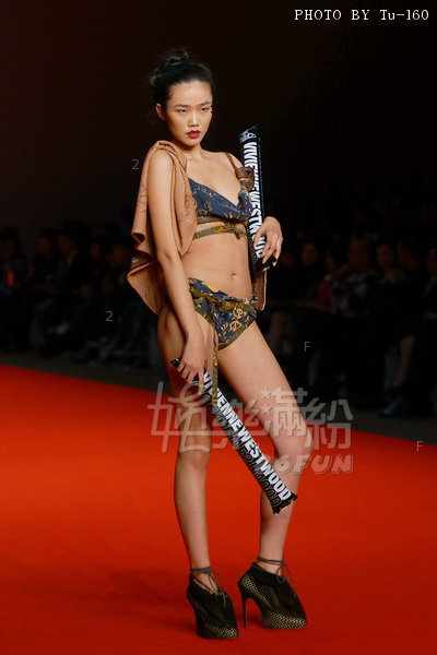 HKFW2010-D3M4_169.jpg