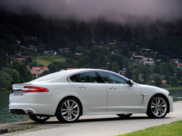 jaguar_xf-diesel-s-2011_r11_jpg.jpg