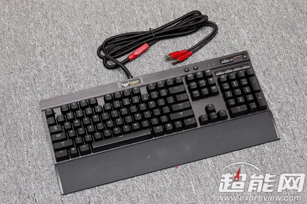 corsair_k70_02.jpg