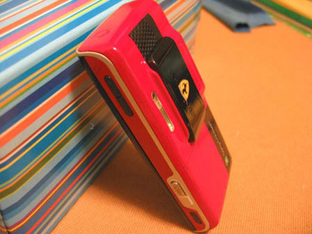 SonyEricsson-Ferrari-Phone-3_1177506683.jpg