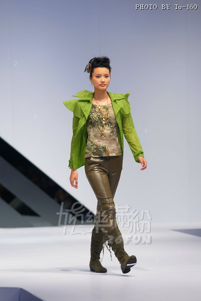 HKFW2010-D4M1_003.jpg