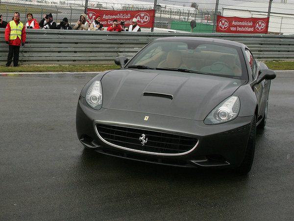 ferrari_california-2009_r25[1].jpg