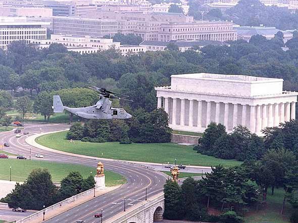 CV-22型魚鷹傾轉旋翼機低空飛行.jpg