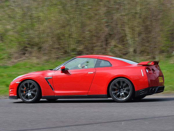 nissan_gt-r-r35-2012_r5_jpg.jpg