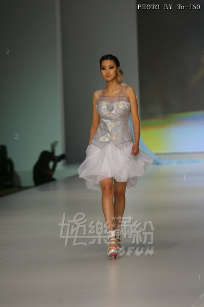 HKFW2010-D4M4_013.jpg