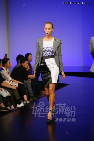 HKFW2012SS-D1m3_256.JPG