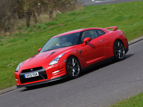 nissan_gt-r-r35-2012_r10_jpg.jpg