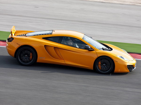 mclaren_mp4-12c-2011_r12.jpg