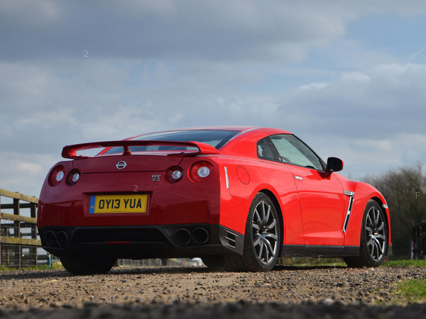 nissan_gt-r-r35-2012_r8_jpg.jpg