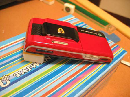 SonyEricsson-Ferrari-Phone-4_1177506695.jpg