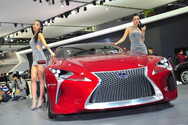 Seoul-Motor-Show-2013-108-LEXUS.jpg