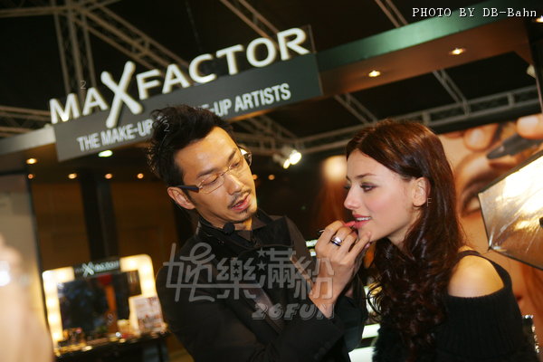 MaxFactor-110128_03.jpg