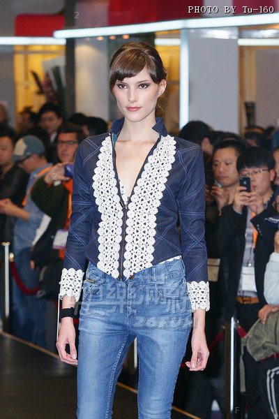 HKFW12FW-D2B1_057re.jpg