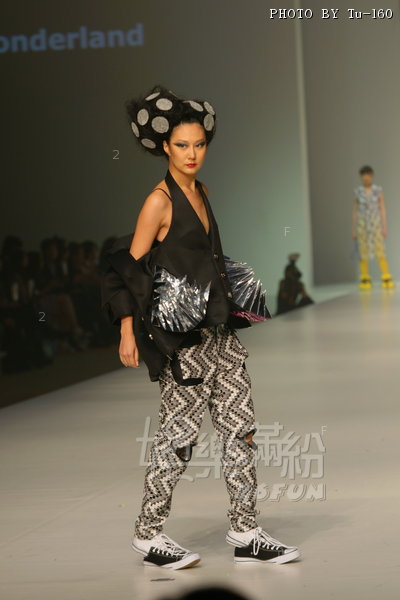 HKFW2010-D4M4_031.jpg