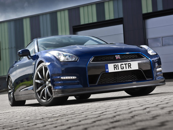 nissan_gtr-uk-2010_r7_jpg.jpg