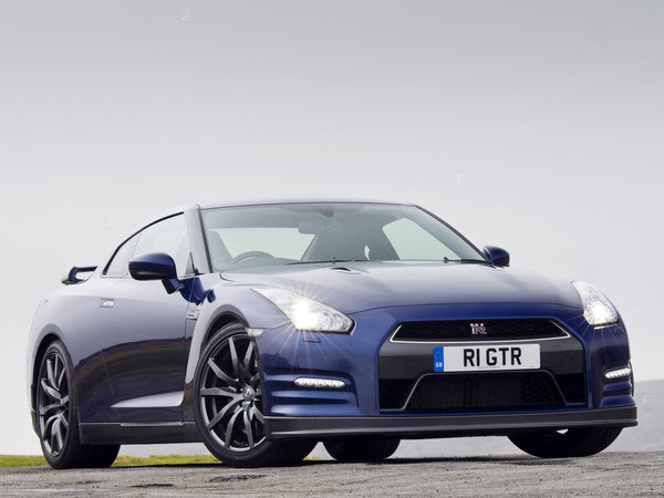 nissan_gtr-uk-2010_r14_jpg.jpg