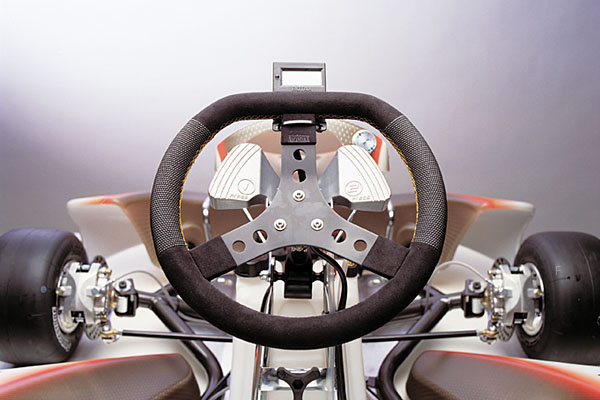 792rm1_steering_wheel.jpg