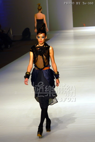 HKFW2010-D2M1_002.jpg