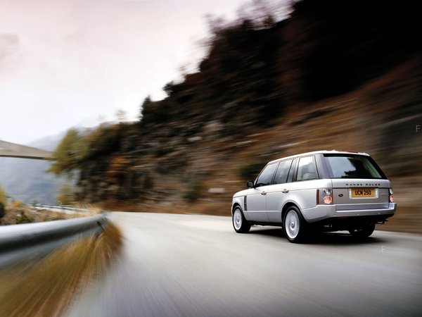 landrover_rangerover-supercharged()2005_m4[1].jpg