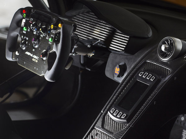 mclaren_mp4-12c-gt3-2011_r10.jpg