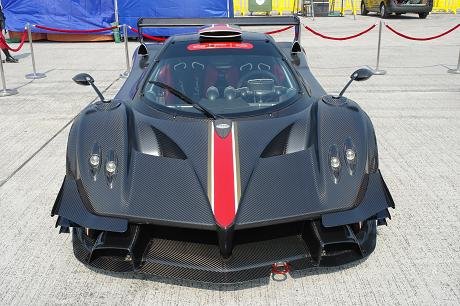 PAGANI ZONDA REVOLUCION 1.JPG