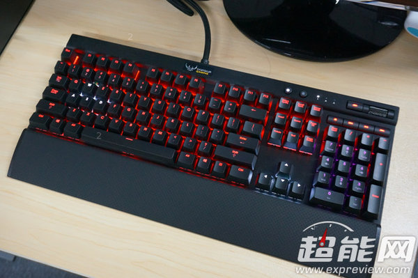 corsair_k70_13.jpg