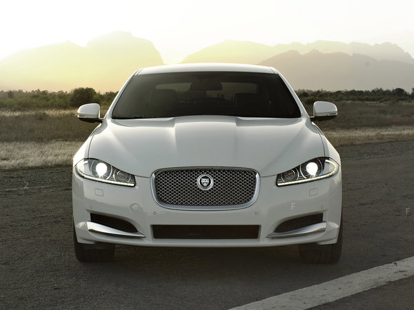 jaguar_xf-2011_r4_jpg.jpg