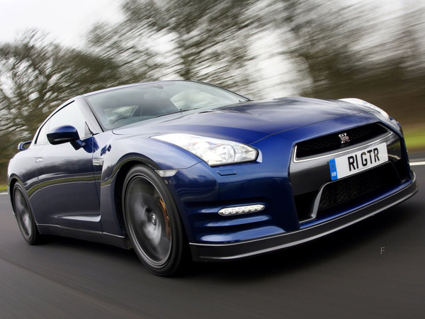 nissan_gtr-uk-2010_r22_jpg.jpg