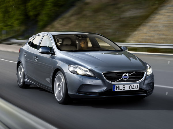 volvo_v40-2012_r14_jpg.jpg