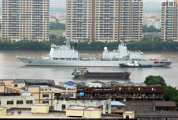 阿爺新型島礁補給艦962 泸沽湖號 圖_1.jpg