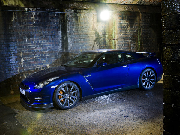 nissan_gtr-uk-2010_r16_jpg.jpg