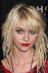 36714-taylor-momsen-2009-07-31-at-the-grand-openin.jpg