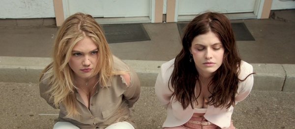 alexandra-daddario-the-layover-2017-screen-caps-gifs-13.jpg