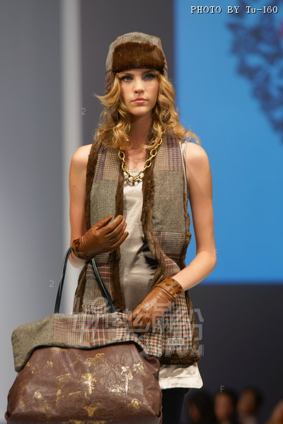 HKFW2010-D4M3_060.jpg