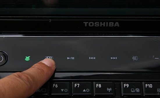 TOSHIBA SATELLITE M50014.jpg