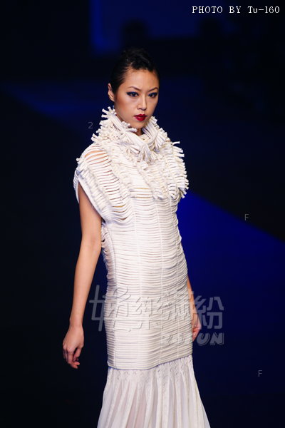 HKFW2011W-D3G1_125.jpg